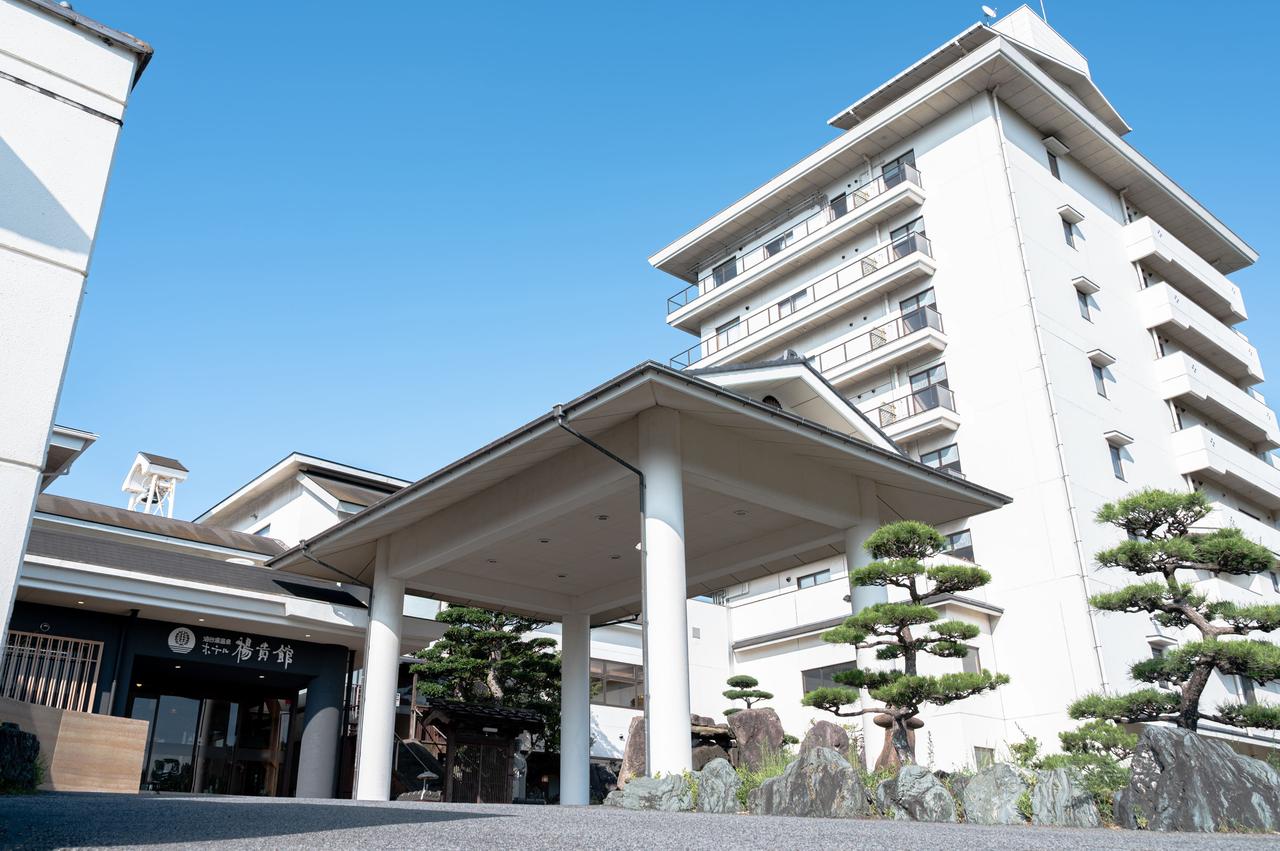 画像: 美しい油谷湾を眼下に望む高台にある温泉宿