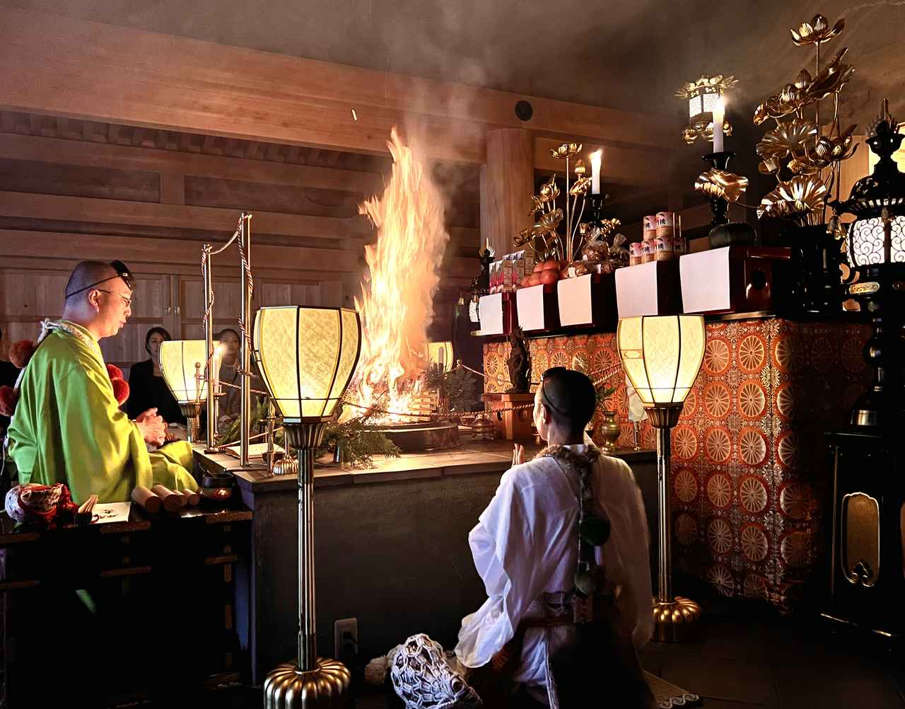 画像2: 炎で心を整える「青岸渡寺」の護摩供