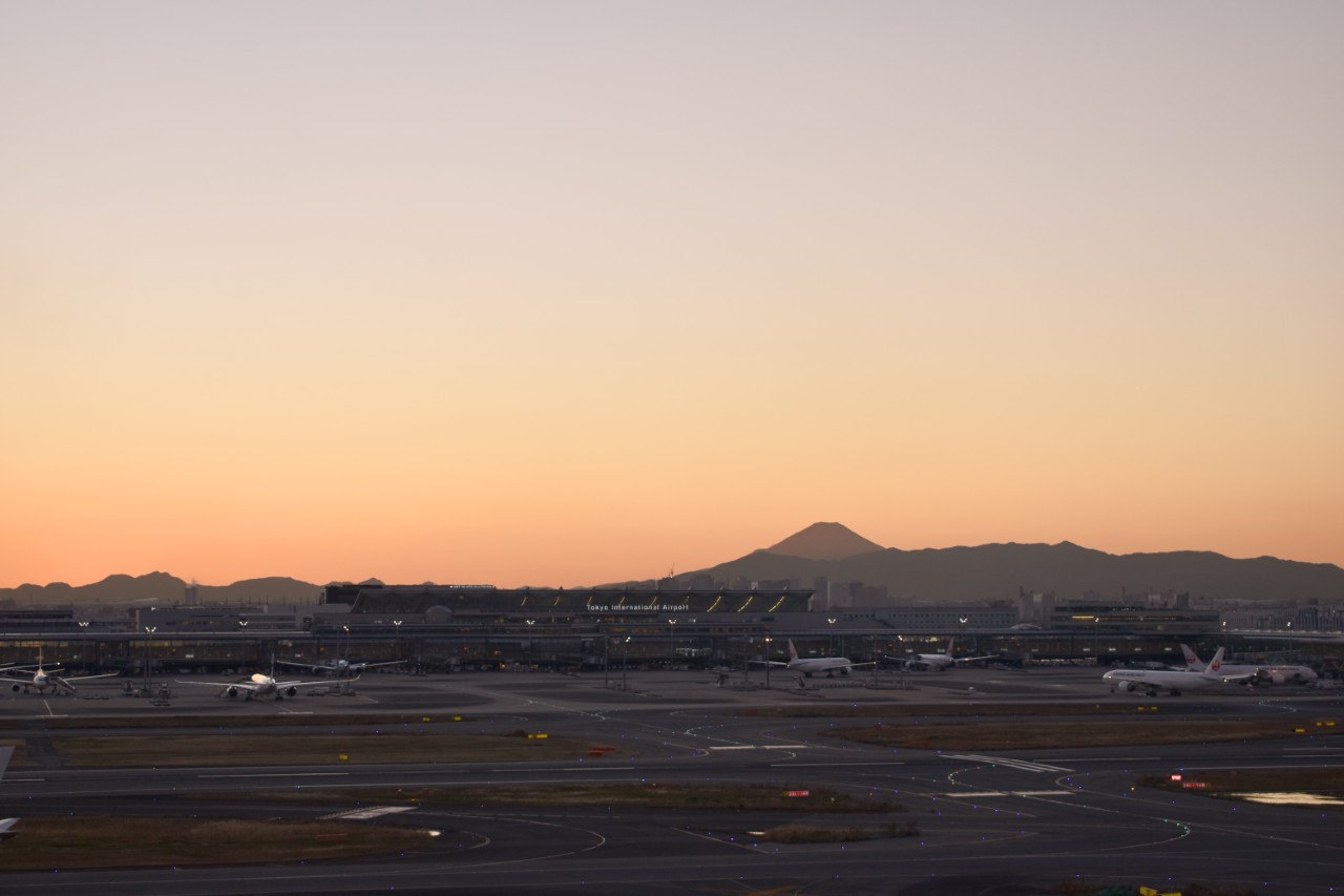 画像1: 迫力ある飛行機の離着陸と絶景が眺められる展望デッキ