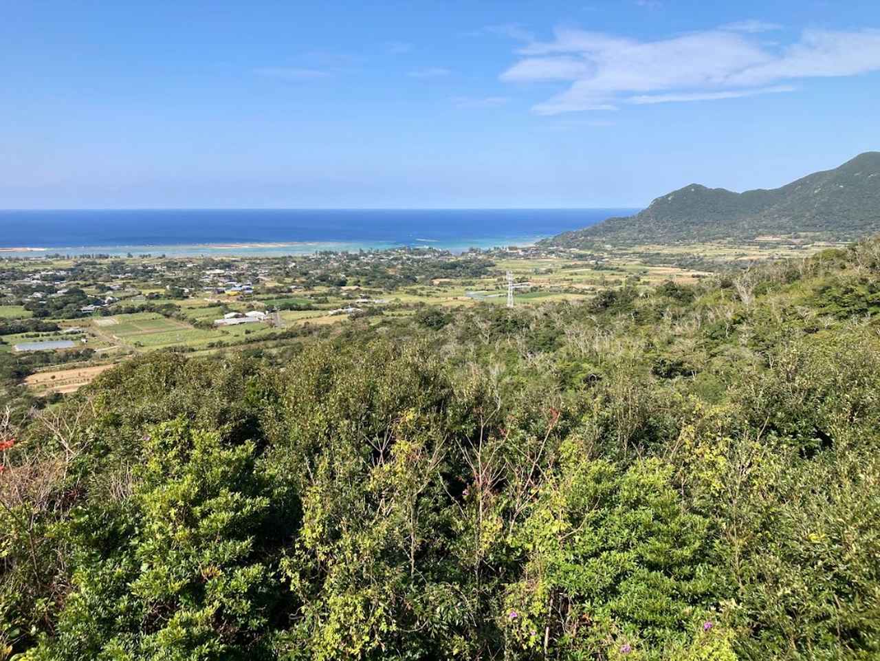 画像: 前野展望台からのどかな天城町を望む