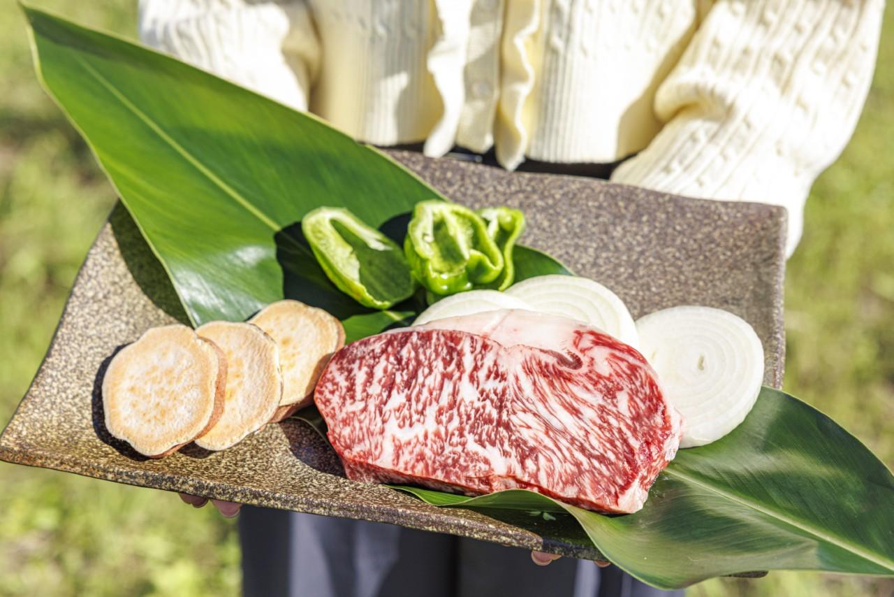 画像2: 島の恵みをふるさと納税で。黒毛和牛と安納芋を、海風に吹かれて楽しむ