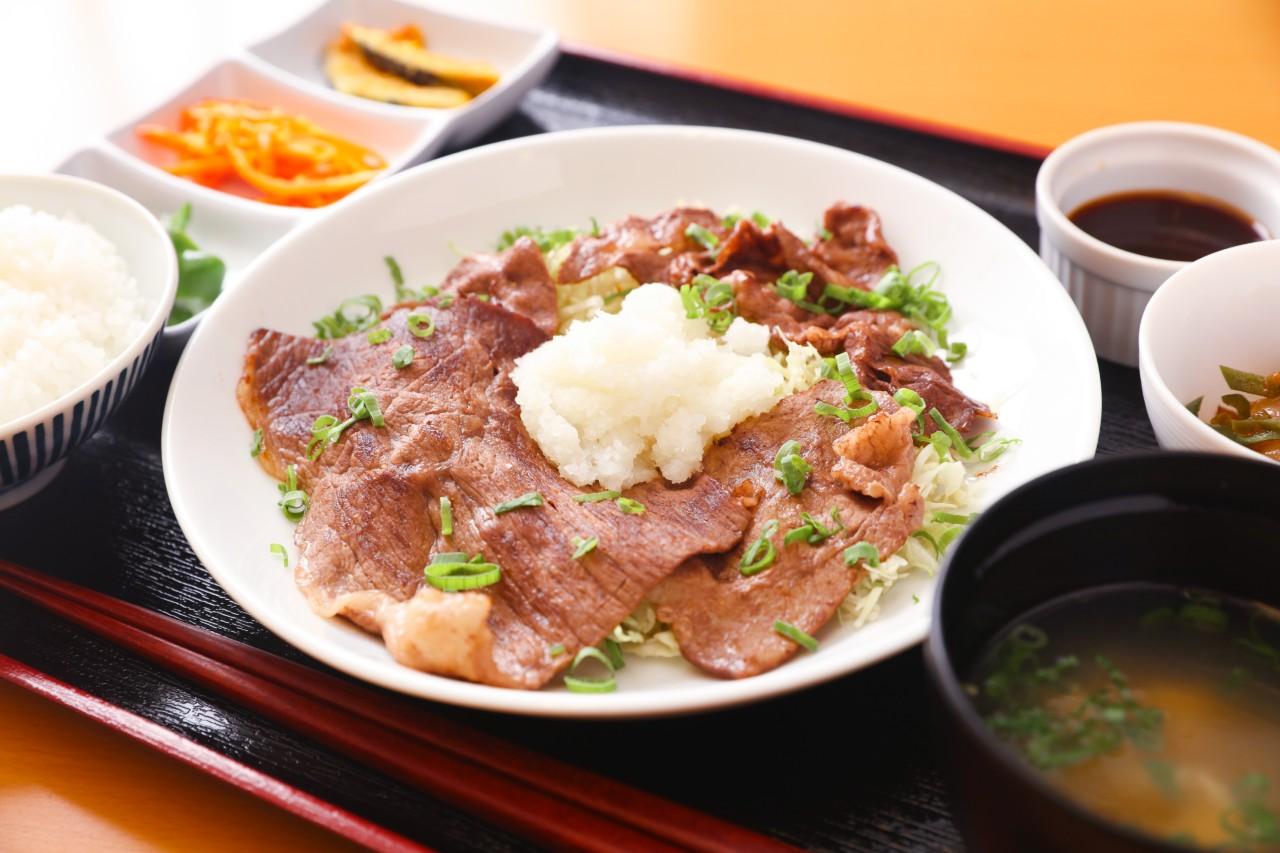 画像: 大川黒牛おろしポン酢定食（1,500円）