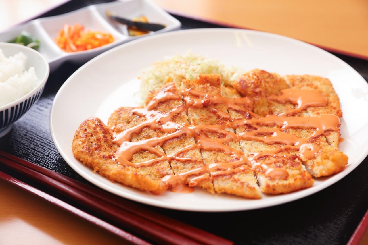 画像: はちきん地鶏のチキンカツ定食（1,200円）