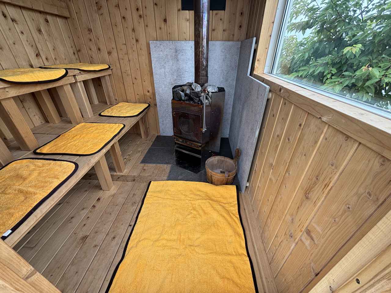 画像2: 縁起の良い場所!鳴り石の浜