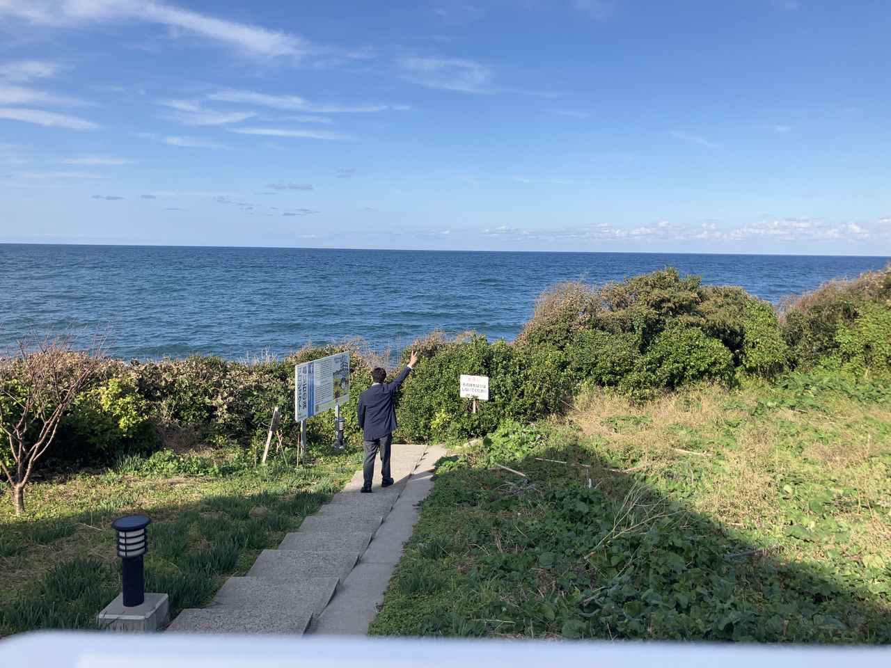 画像1: 縁起の良い場所!鳴り石の浜