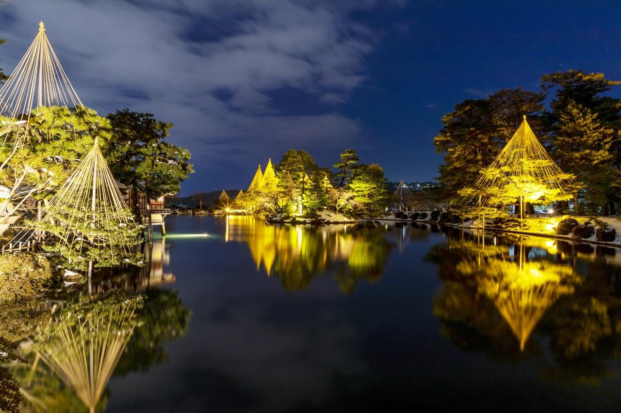 画像2: 金沢の冬の風物詩「雪吊り」に雪が積もる