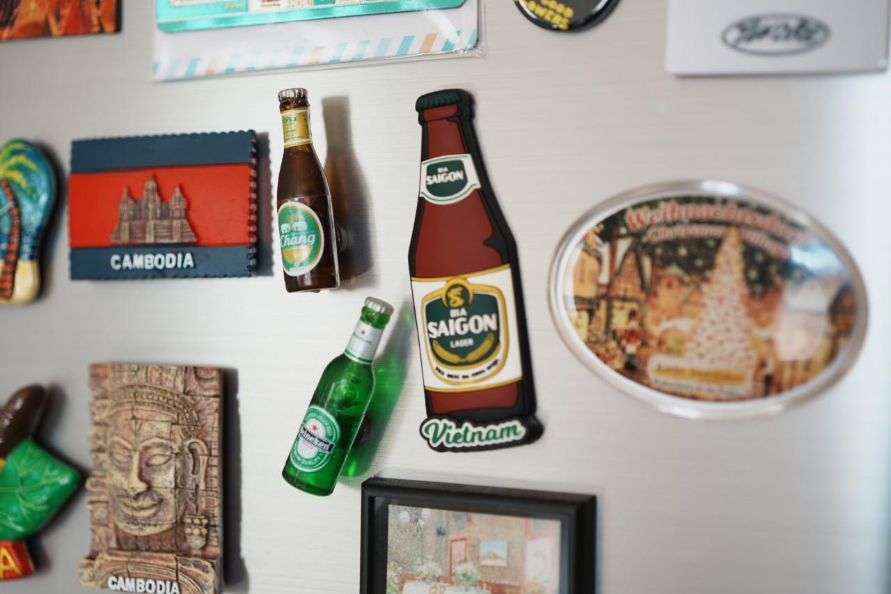 画像: ビール瓶型のマグネット。ミニチュアフィギュアみたいでお気に入りです。