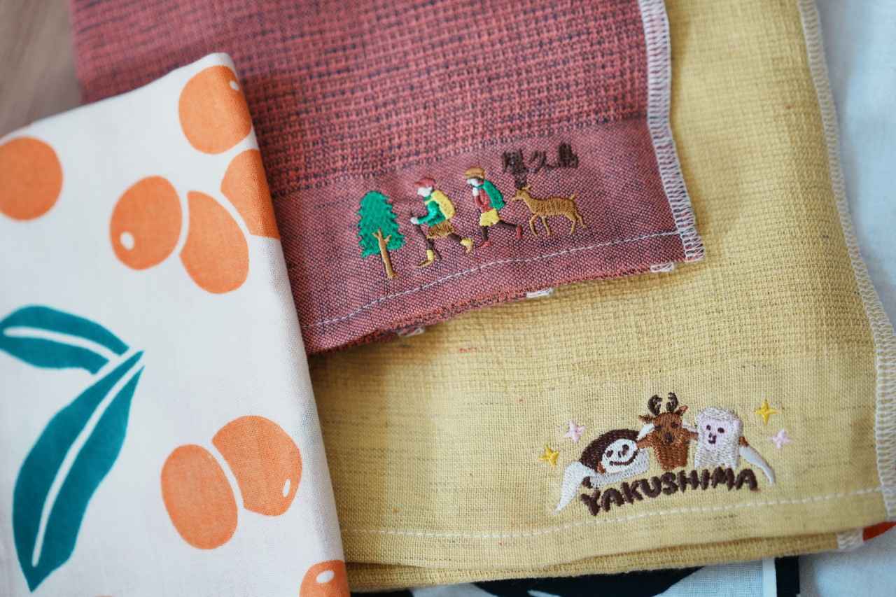 画像: 屋久島に行った際に見つけた刺繍てぬぐい。ゆるいヤクザルやヤクシカに一目惚れしました。
