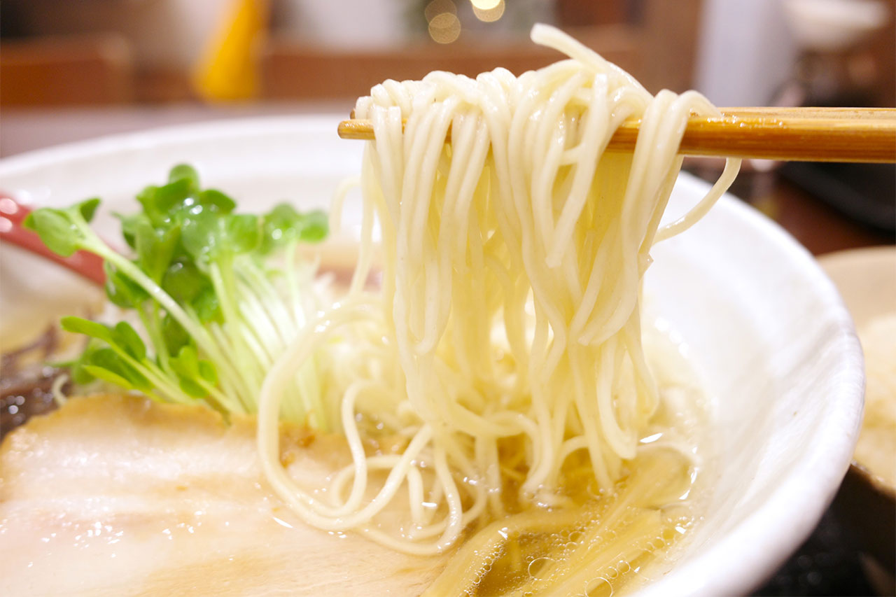 画像7: 透き通る鯛だしの旨みに溺れる。「塩伝説 なゆた」の鯛塩ラーメン