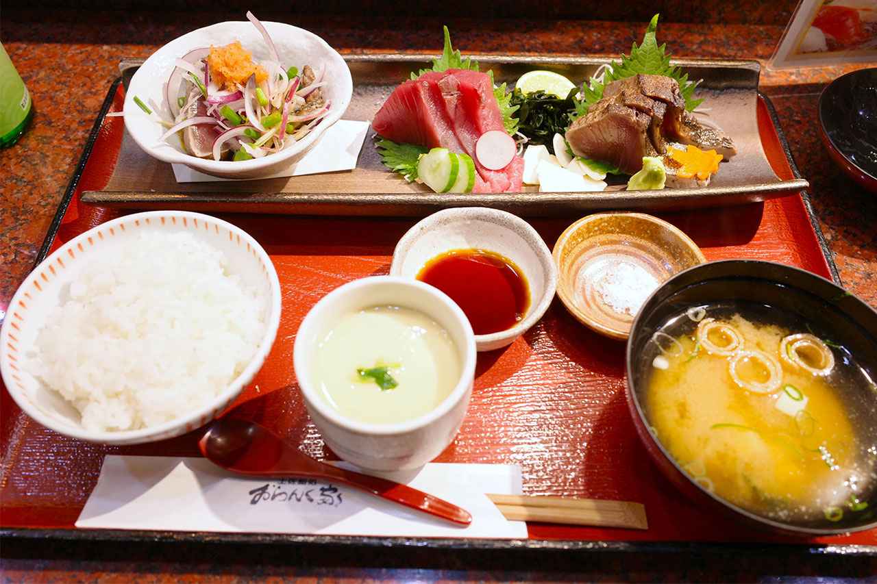 画像5: 提灯揺れる高知「おらんく家」で本場の鰹を食べ尽くす