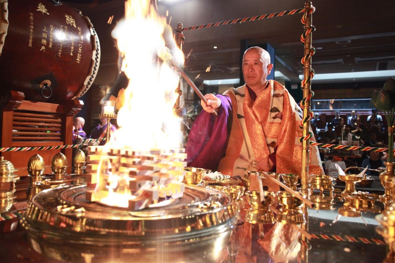 画像: 修正会元朝大護摩供の様子