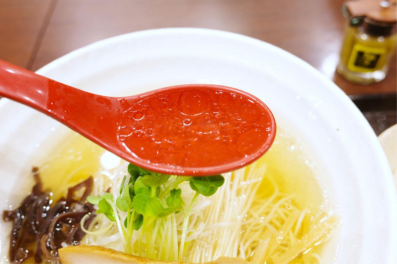 画像5: 透き通る鯛だしの旨みに溺れる。「塩伝説 なゆた」の鯛塩ラーメン