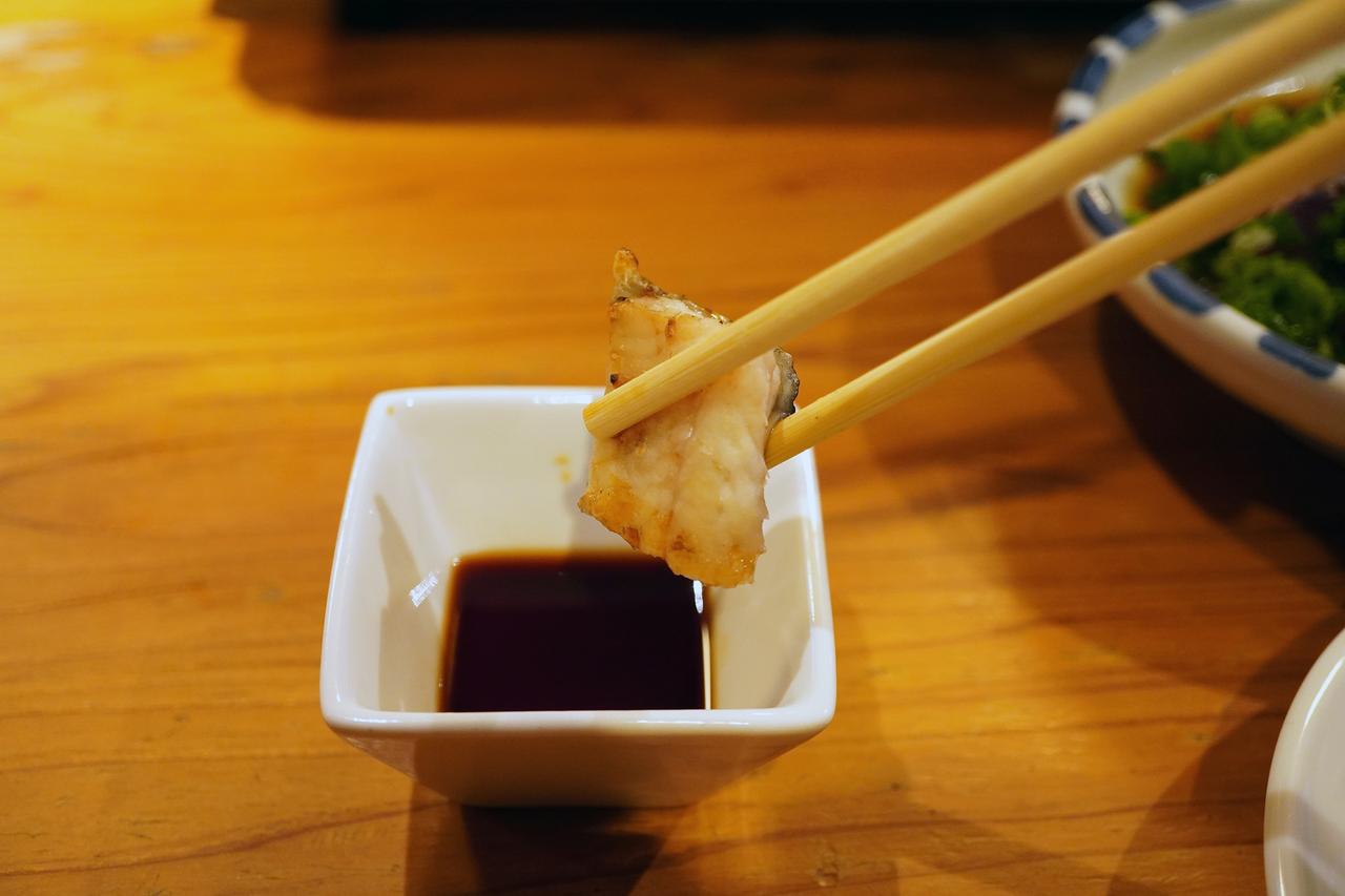 画像21: 食の旅人・植野、南紀白浜の旅へ。夕陽が美しい海辺の名酒場で名物の「うつぼ」を堪能する。