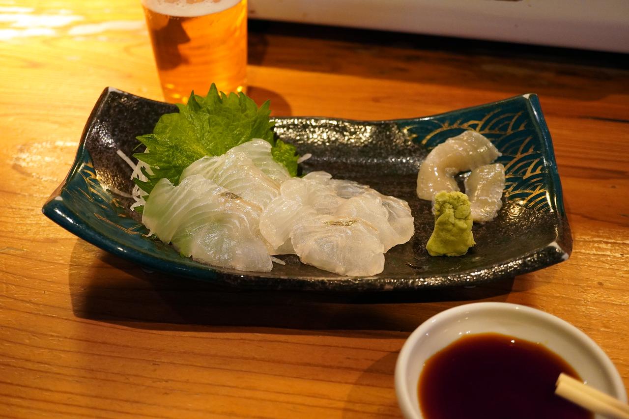 画像16: 食の旅人・植野、南紀白浜の旅へ。夕陽が美しい海辺の名酒場で名物の「うつぼ」を堪能する。