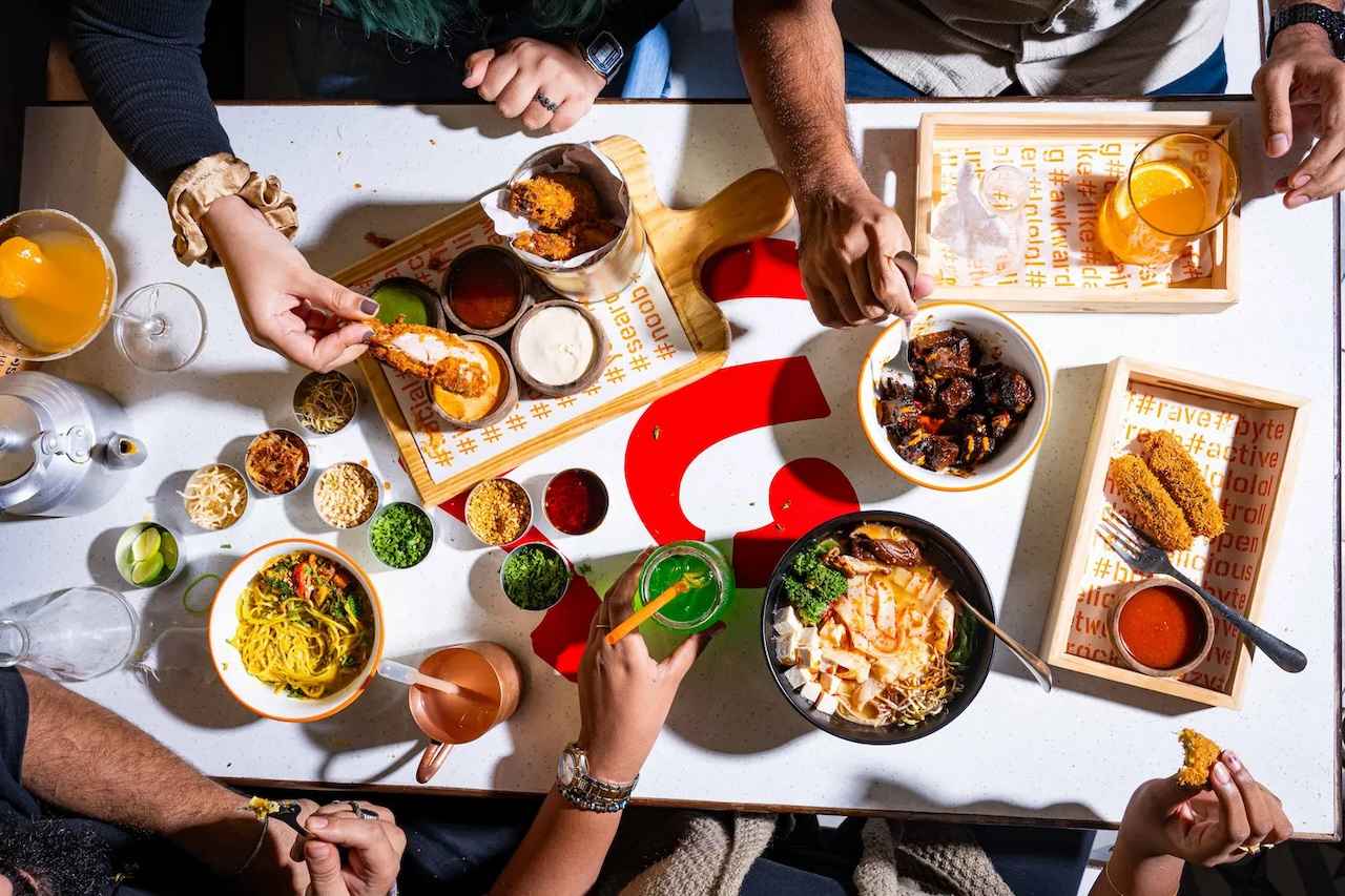 画像2: 21:00 デリーのレストラン「Social」でディナー