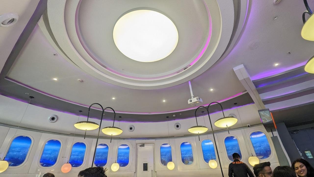 画像1: 21:00 デリーのレストラン「Social」でディナー