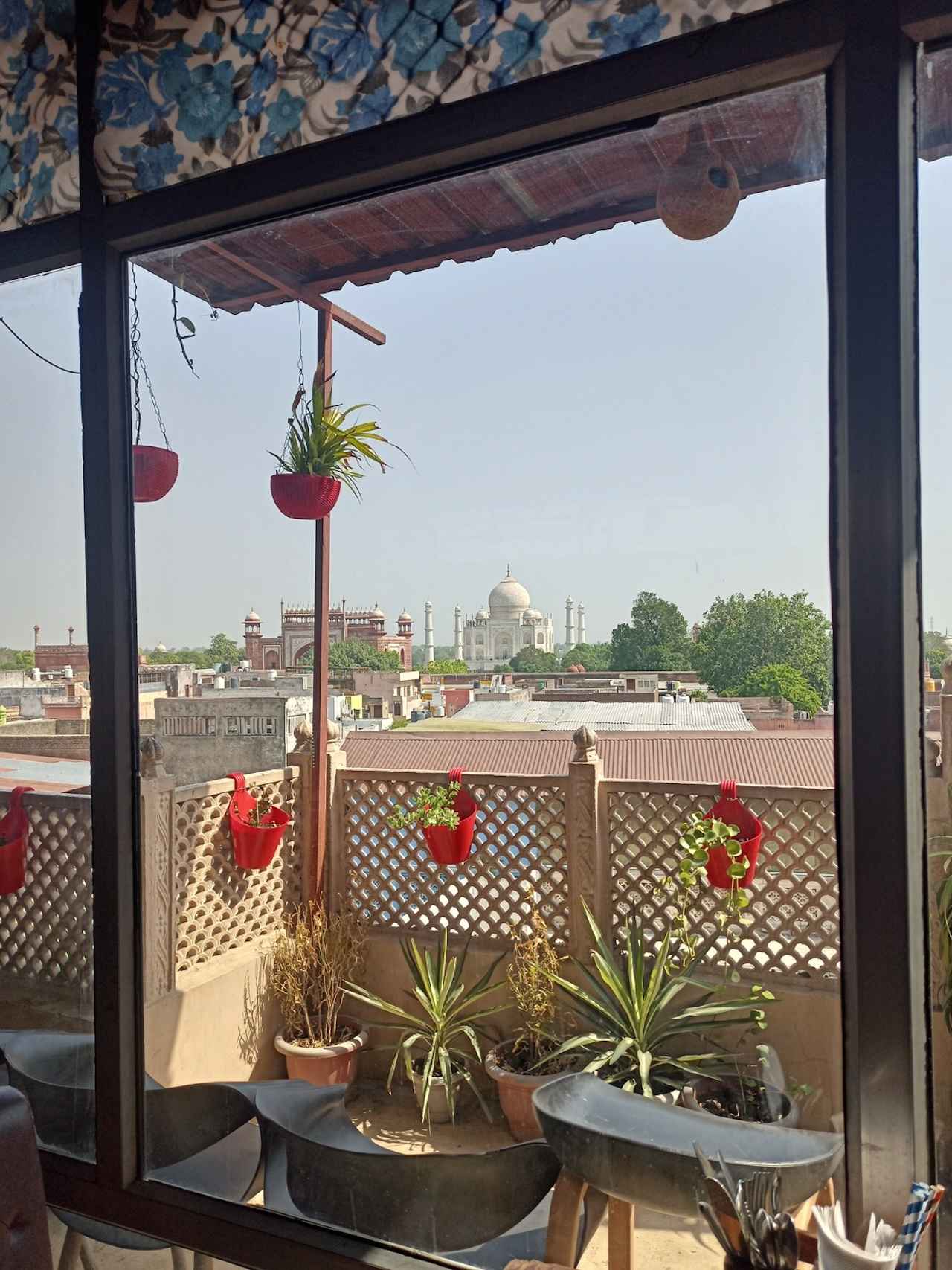 画像1: 11:00 タージ・マハルの余韻に浸りつつ「Chia Taj View Cafe」で休憩