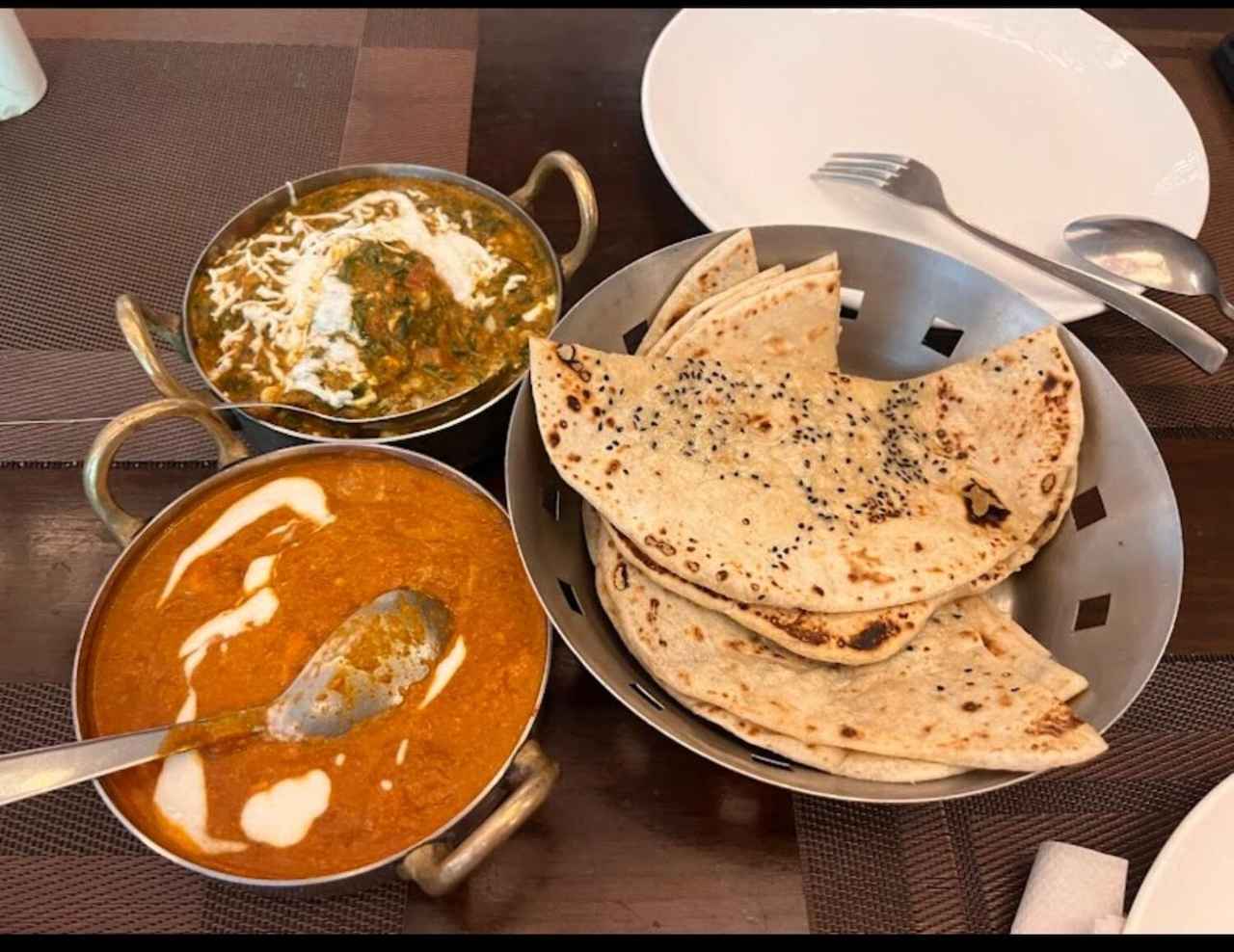 画像: 写真右側は「ロティ」