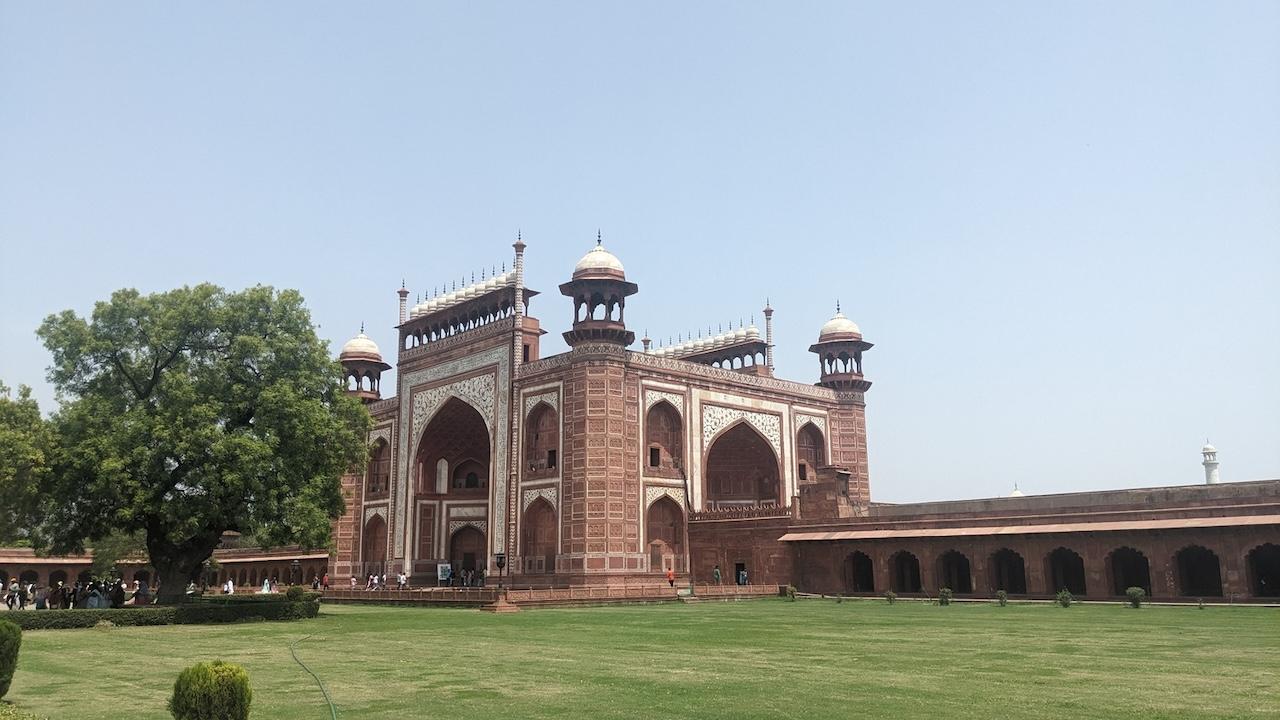 画像3: 8:00 実物の大きさに圧倒！ 世界遺産「タージ・マハル」