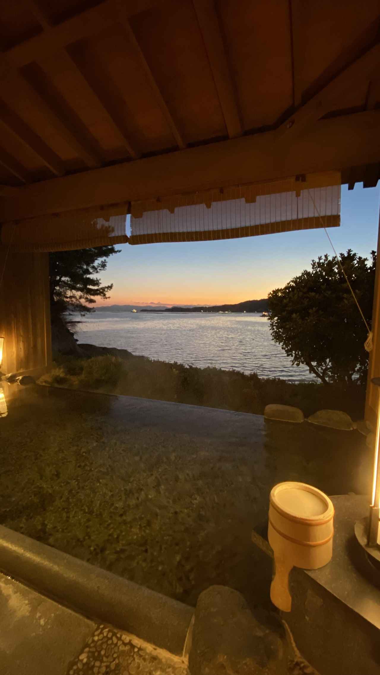 画像: 06:30 絶景！貸し切り露天風呂で迎える贅沢な朝。