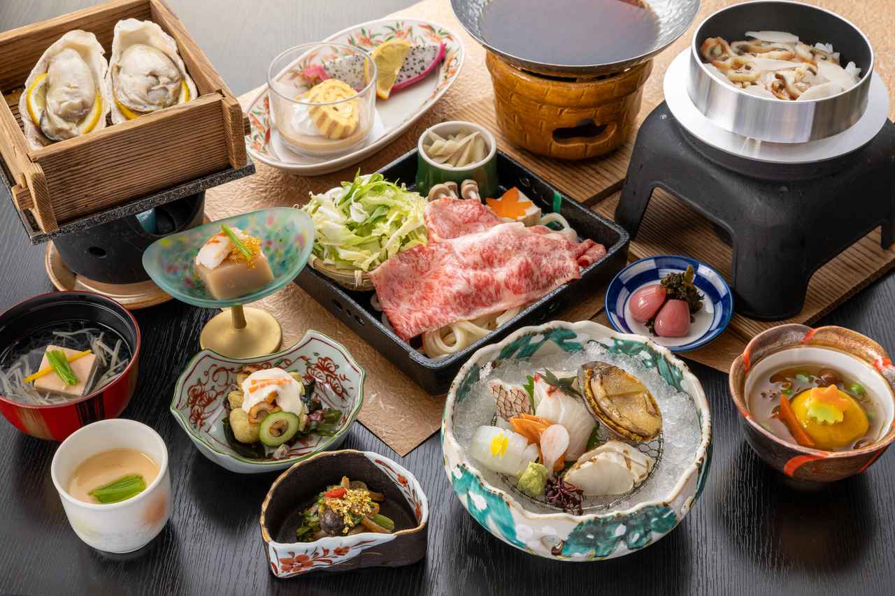 画像: 18:00 お待ちかねの夕食は広島食材たっぷりの創作和懐石！