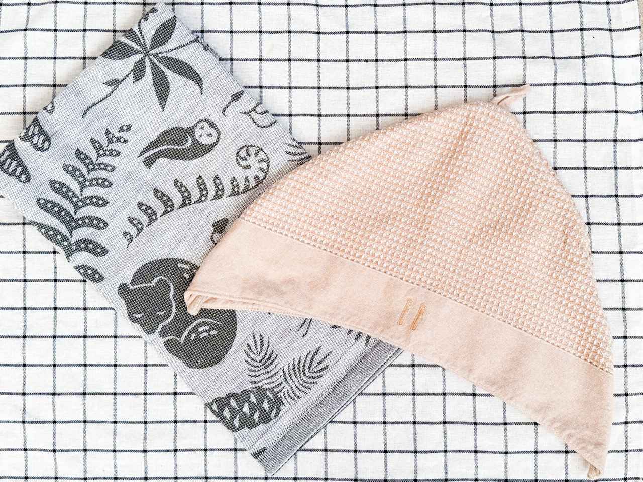 画像: 左：サウナマット26ユーロ（日本円で約4,680円）、右：サウナハット19ユーロ（日本円で約3,420円）