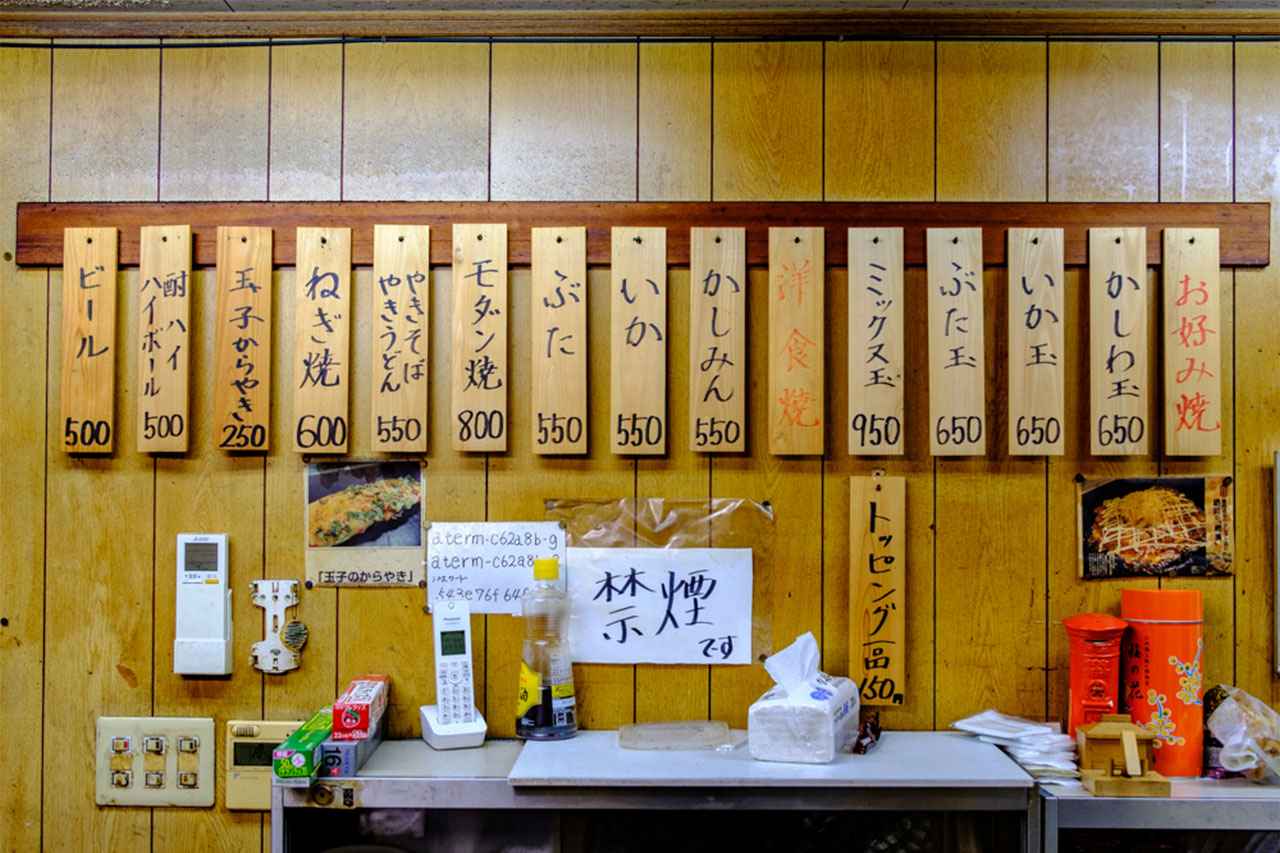 画像: 扉を開けた瞬間から、岸和田の日常に入り込んだような気分にさせてくれる一軒