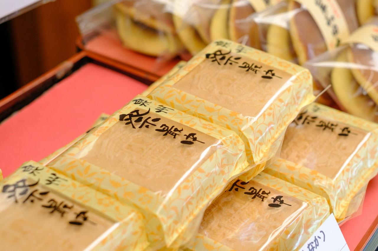 画像: だんじりにゆかりのあるお菓子も。祭の熱気を映した「泉州 祭最中」