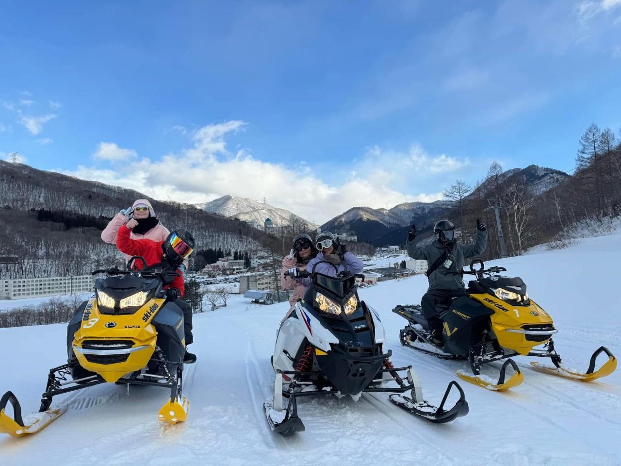 画像1: カッパCLUBのスノーラフティング&スノーモービル【新潟県】