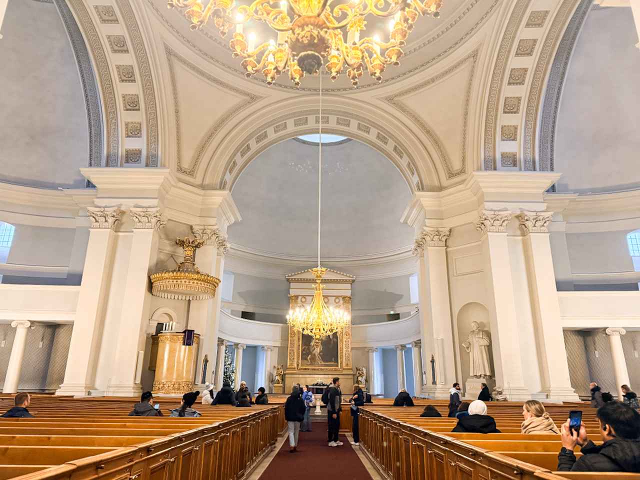 画像3: ランドマーク「ヘルシンキ大聖堂」を見学