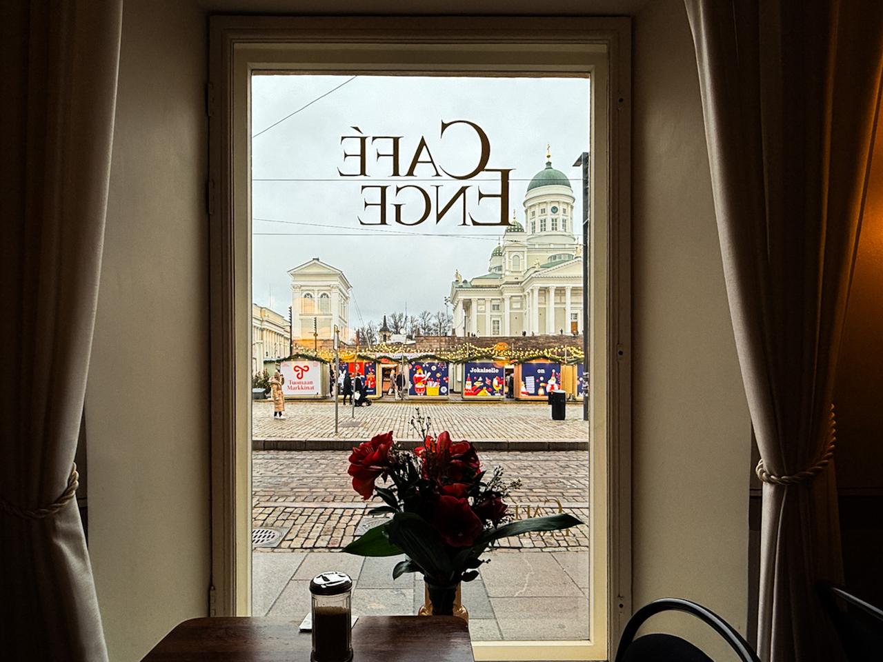 画像1: 「Café Engel」で名物のサーモンスープを味わう