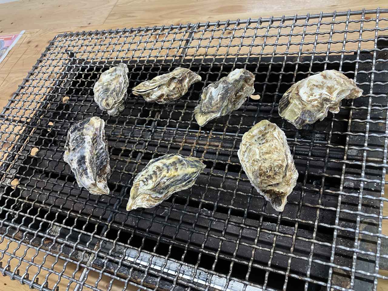 画像: 牡蠣小屋でバーベキュー