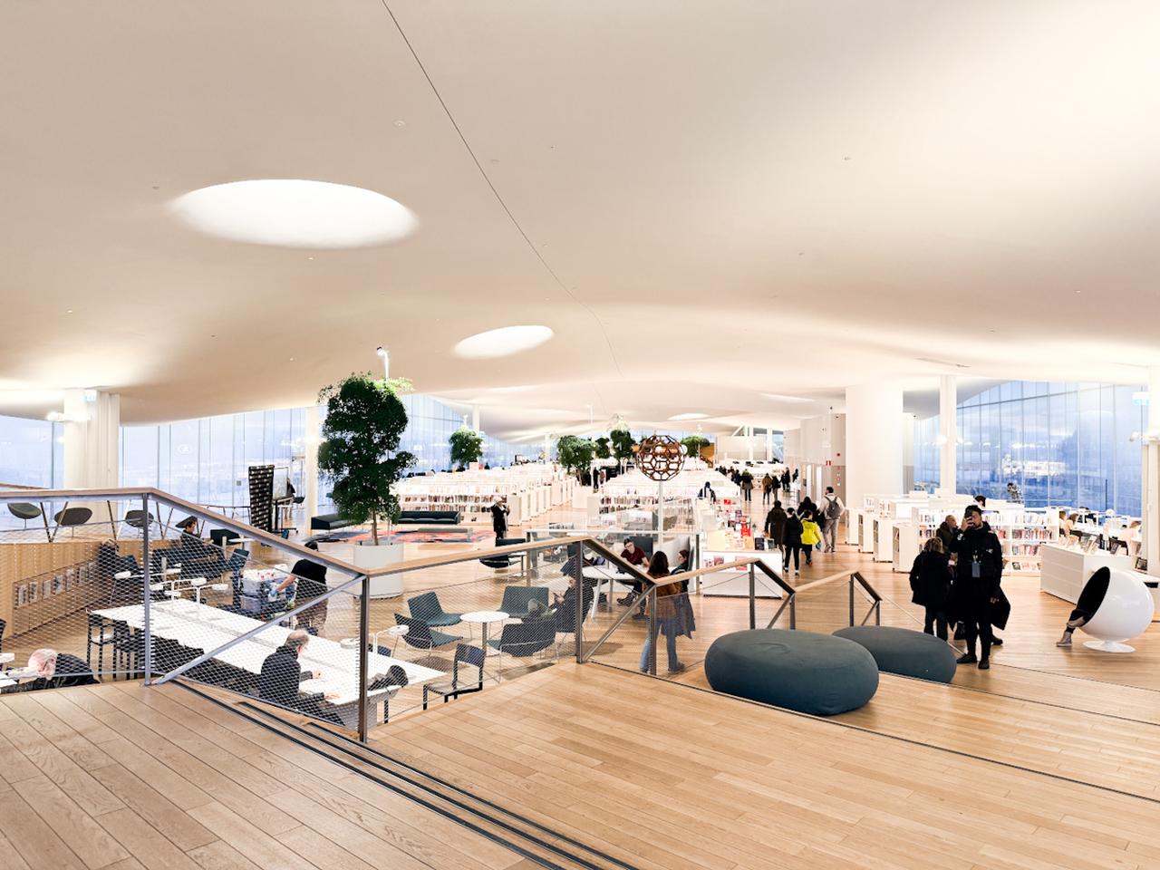 画像: “世界一の図書館”と言われる「ヘルシンキ中央図書館」を見学