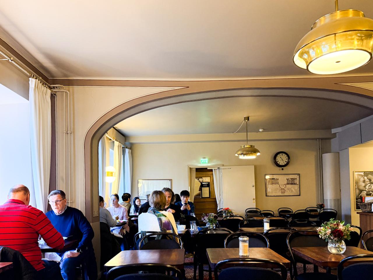 画像3: 「Café Engel」で名物のサーモンスープを味わう