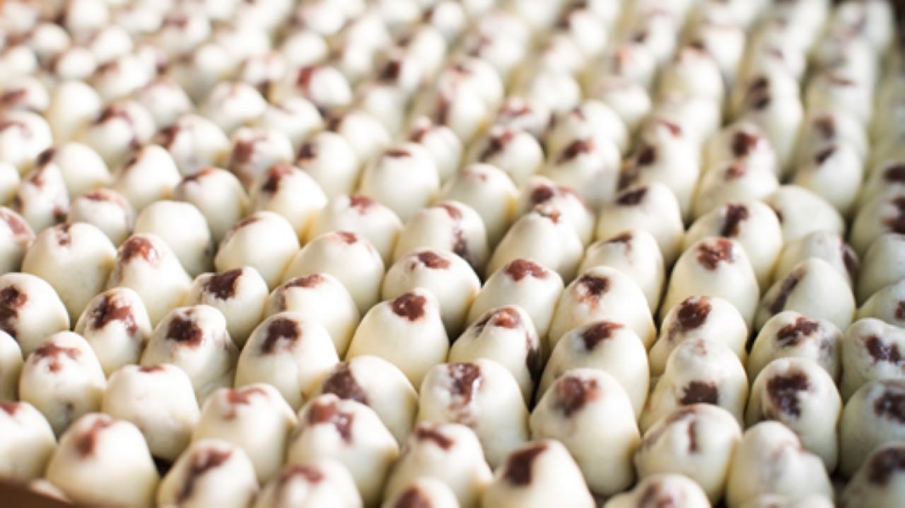 画像2: 【極楽饅頭】湯けむりの恵みをそのまま味わう一品「極楽まんじゅう」