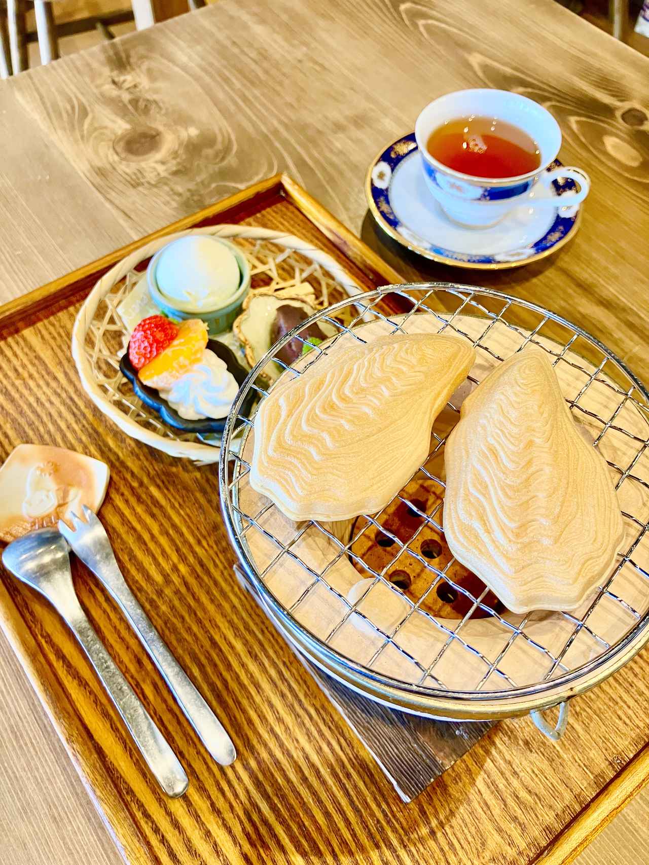 画像1: 牡蠣の形のもなか？！