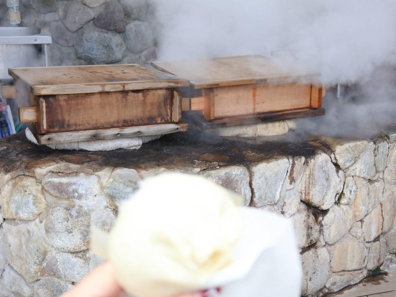 画像3: 【冠地どりまんじゅう】蒸気に誘われる“地獄まんじゅう”「ひと休み こびり」