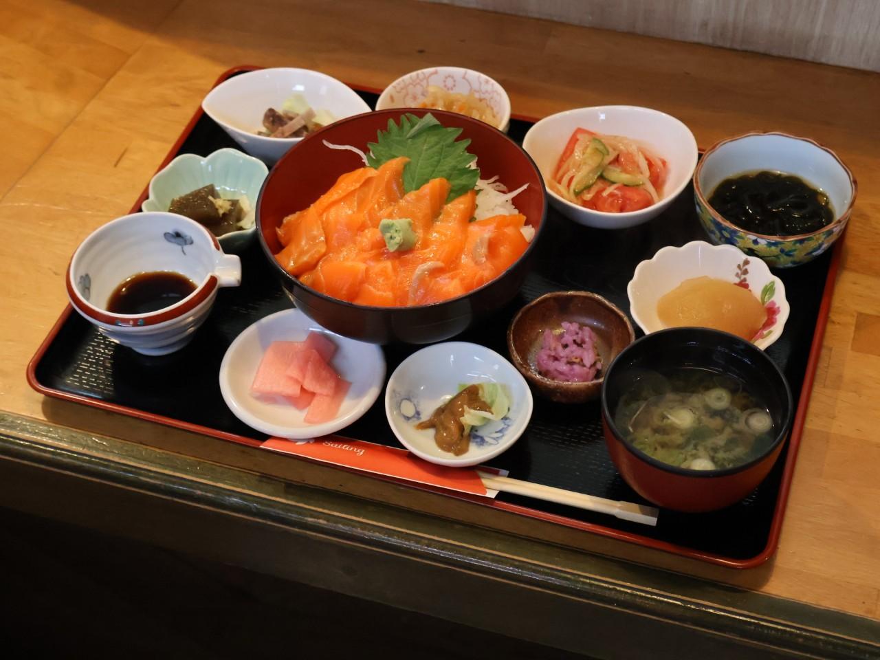 画像: 「日本海深浦サーモン御膳」2,000円