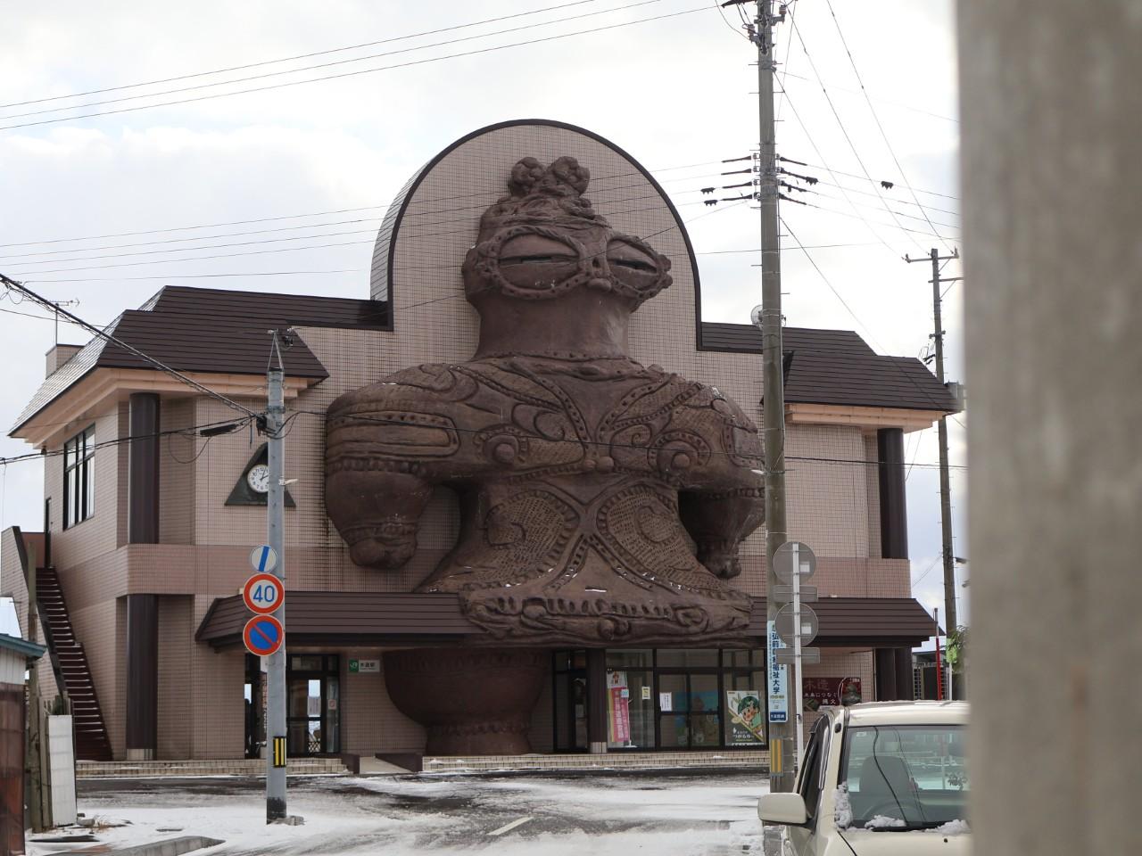画像1: 【木造駅】12:00 巨大な土偶⁉ インパクト抜群の駅舎で記念撮影