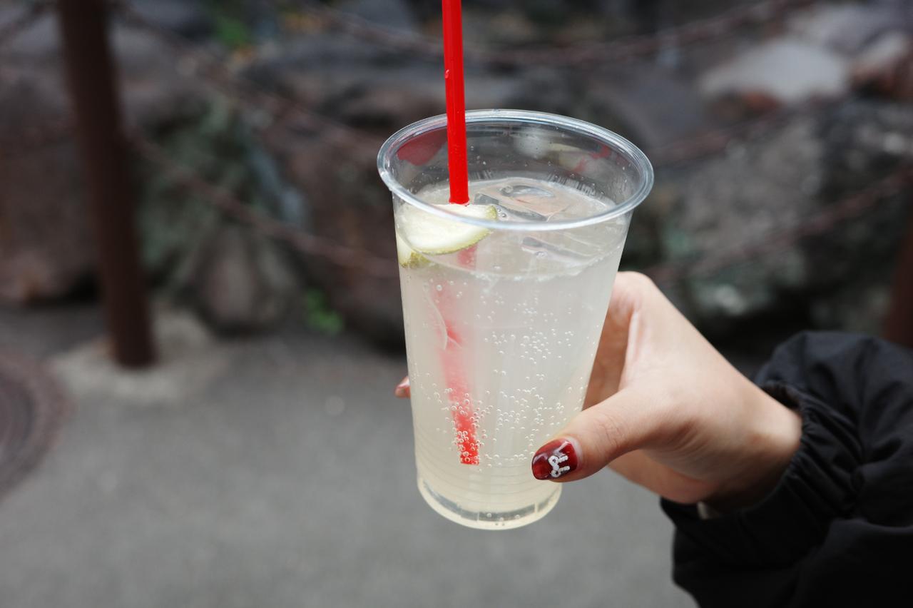 画像3: 【生搾りジュース】噴き上がる間欠泉を眺めながら味わう「龍巻地獄売店」