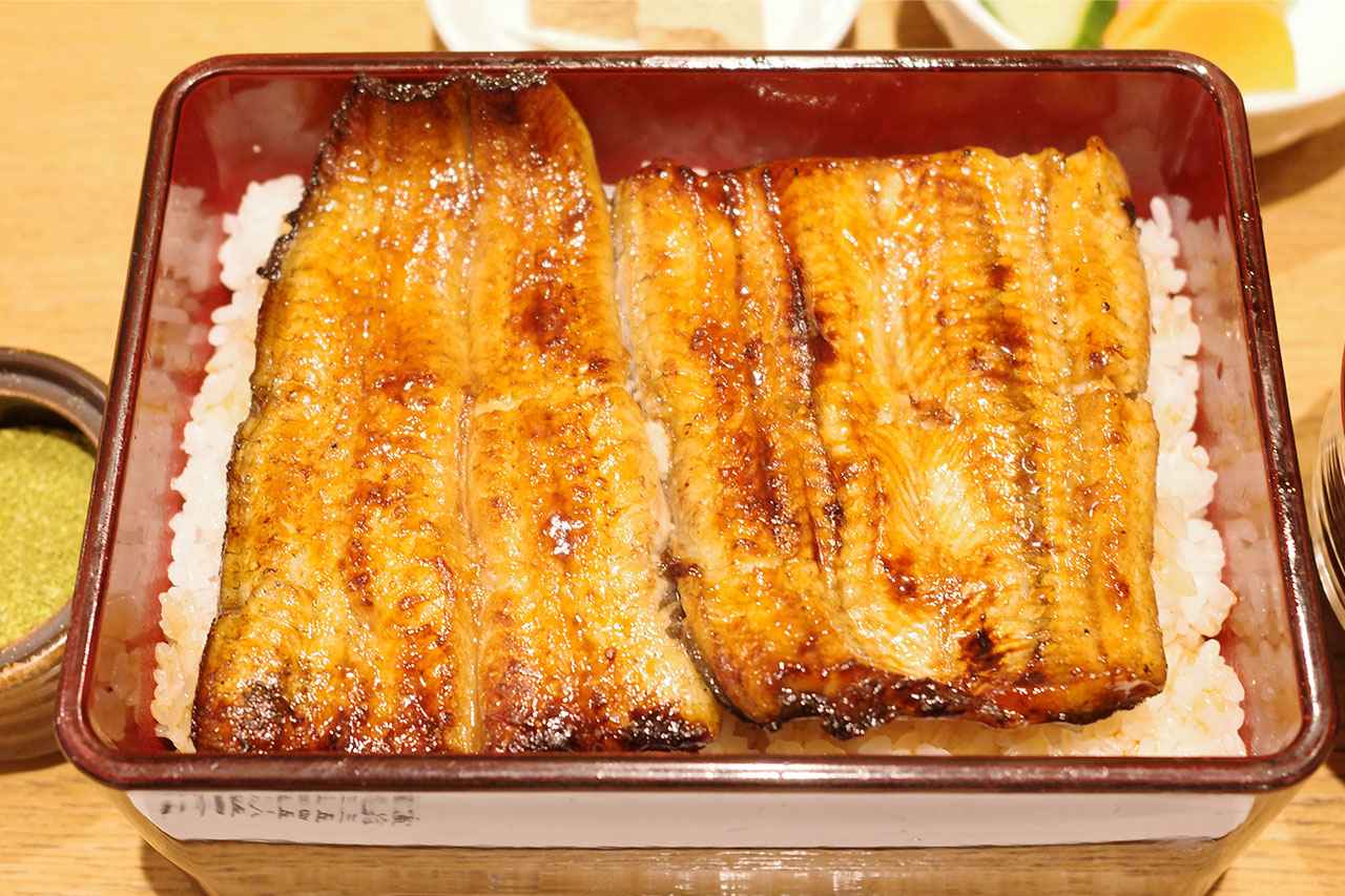 画像6: 歌舞伎座近く、裏路地に佇む隠れ家で特大の国産鰻を堪能「登三松」