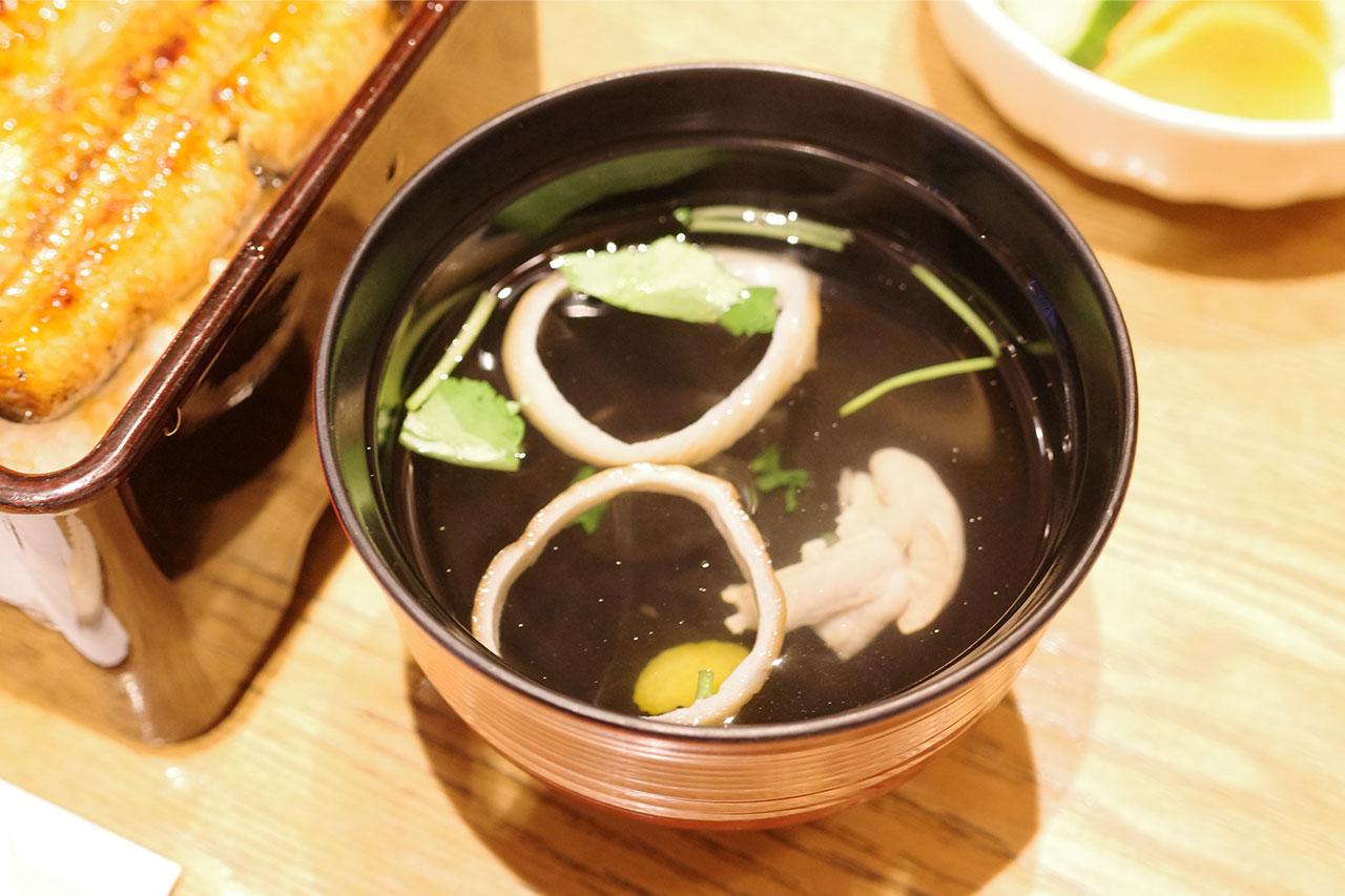 画像8: 歌舞伎座近く、裏路地に佇む隠れ家で特大の国産鰻を堪能「登三松」