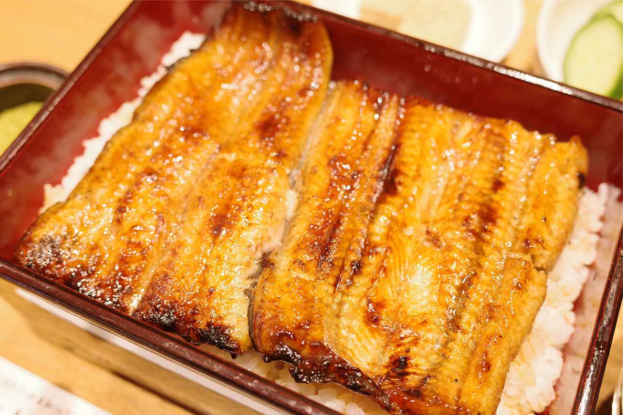 画像5: 歌舞伎座近く、裏路地に佇む隠れ家で特大の国産鰻を堪能「登三松」