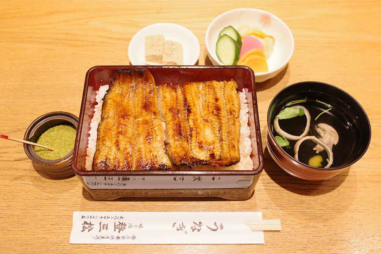 画像4: 歌舞伎座近く、裏路地に佇む隠れ家で特大の国産鰻を堪能「登三松」