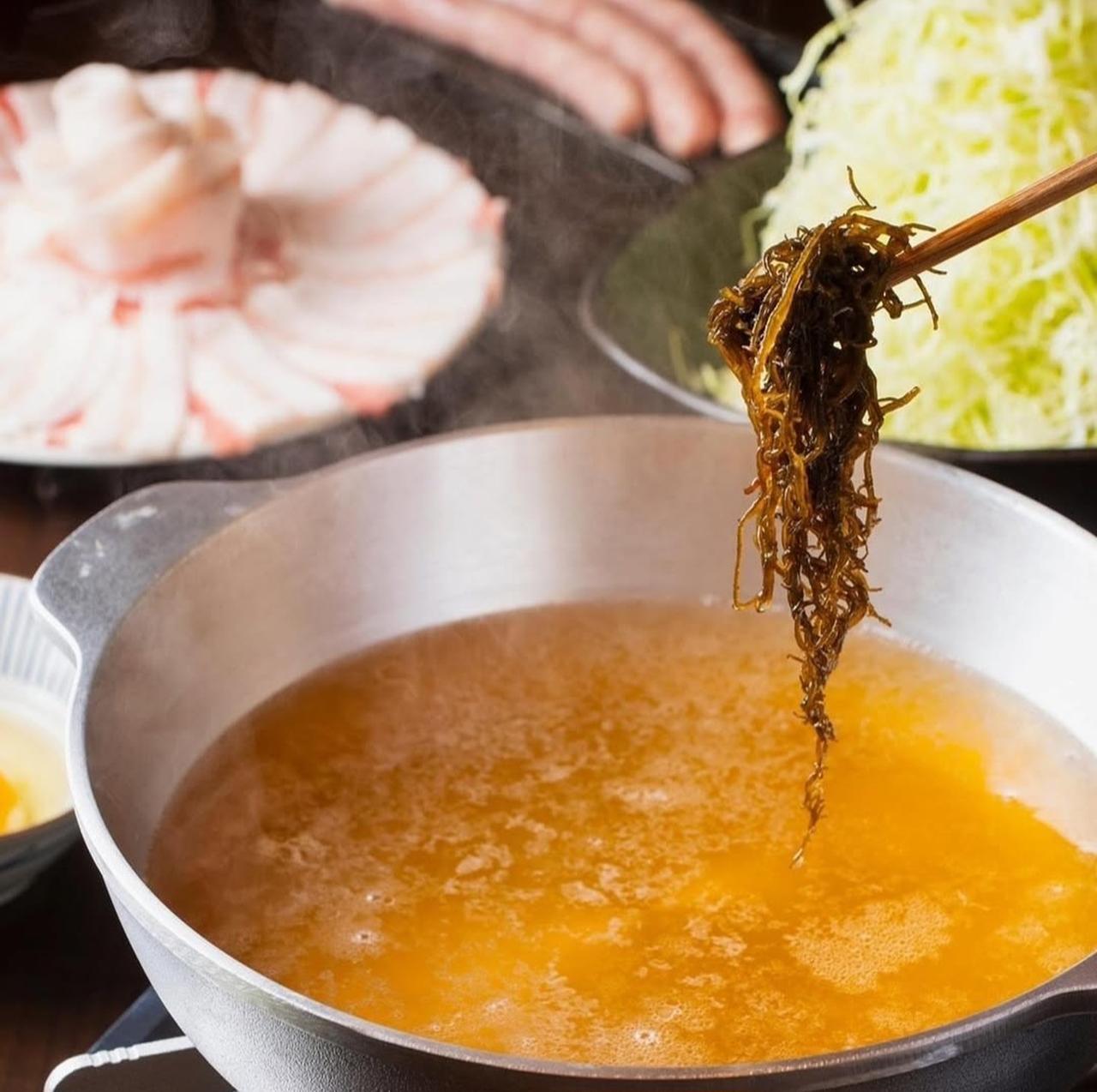 画像1: 【あぐー豚しゃぶ】もずくなどの沖縄食材を楽しむ独自鍋「オーシャンBoo!」