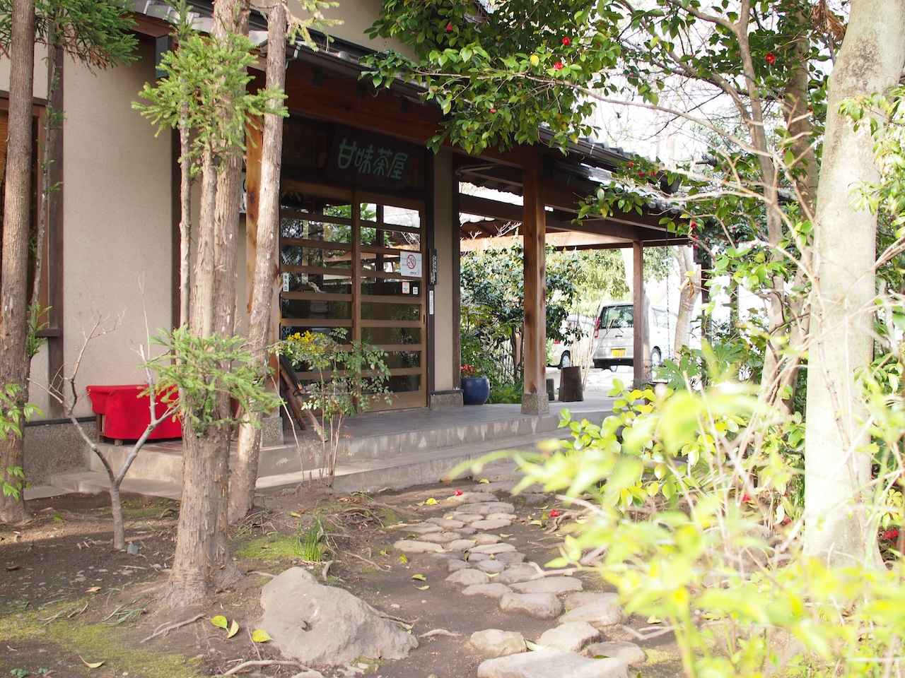 画像2: 【だんご汁】自家手延べのもちもち食感が合わせ味噌とマッチ。「甘味茶屋」