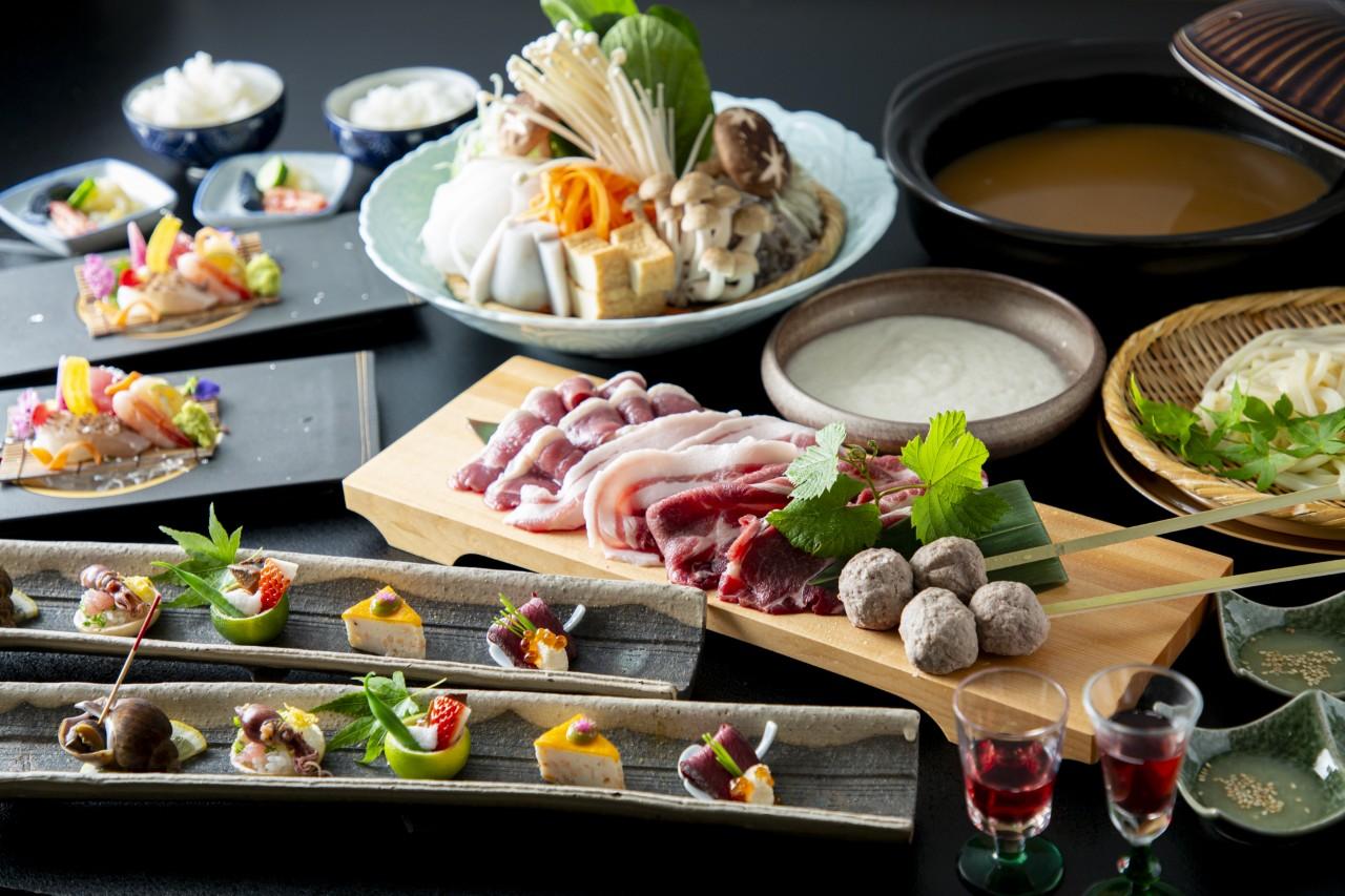 画像1: 【僧兵鍋】山の幸と酒粕が決め手のジビエ鍋「鹿の湯ホテル」