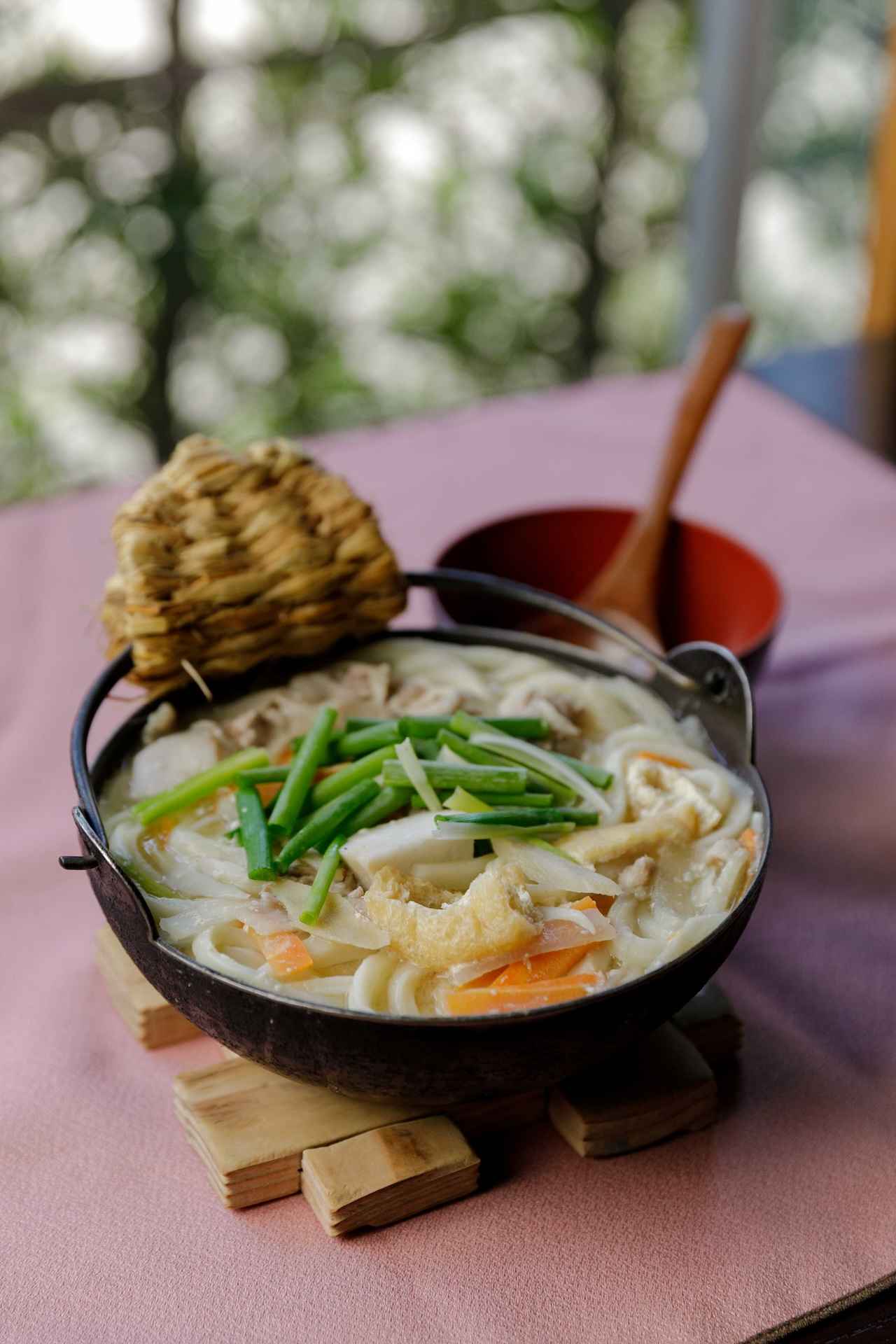 画像1: 【打ち込みうどん】朝から食せる讃岐流の味噌煮込みうどん「八十八庵」