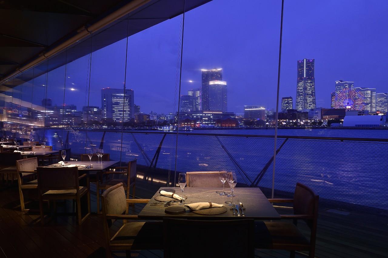 画像1: 「International cuisine subzero」 冬でも安心。海に浮かぶガラス張りレストラン