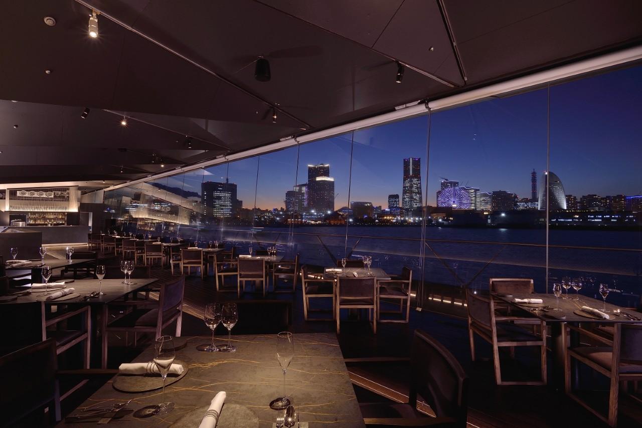 画像3: 「International cuisine subzero」 冬でも安心。海に浮かぶガラス張りレストラン